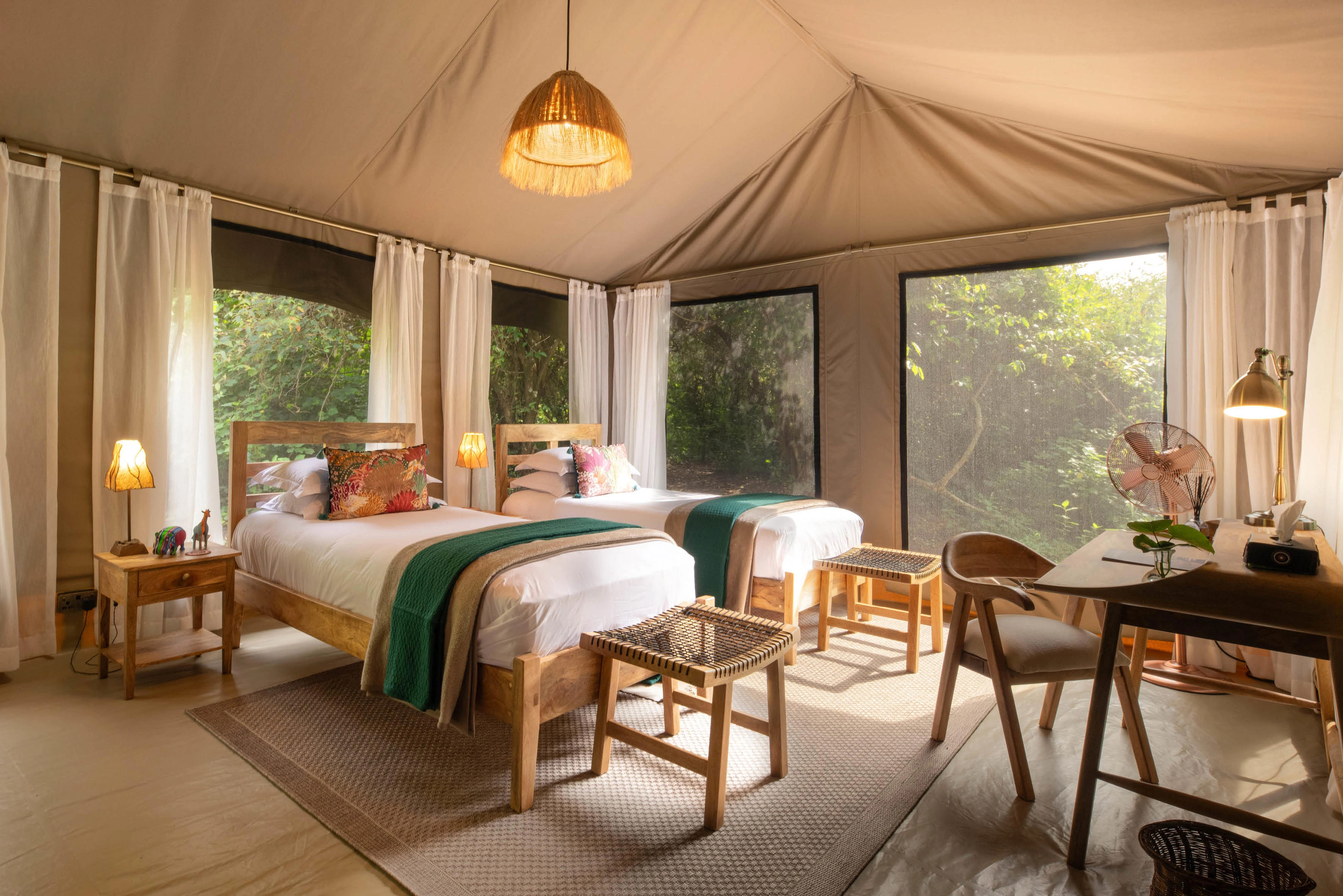 Great Migration river corridor season in Kenya and Tanzania: big herds, rivers and long light